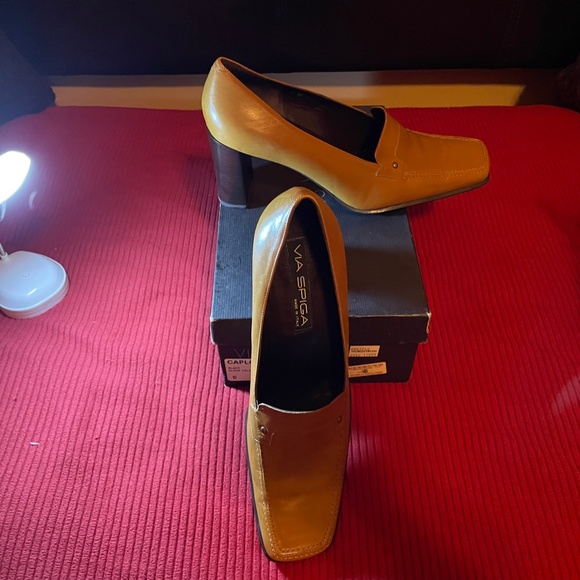 Stylish, classic Via Spiga shoes - Picture 3 of 3